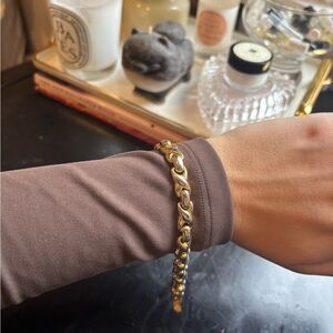 Golden Chain Link Bracelet with Medium Thickness